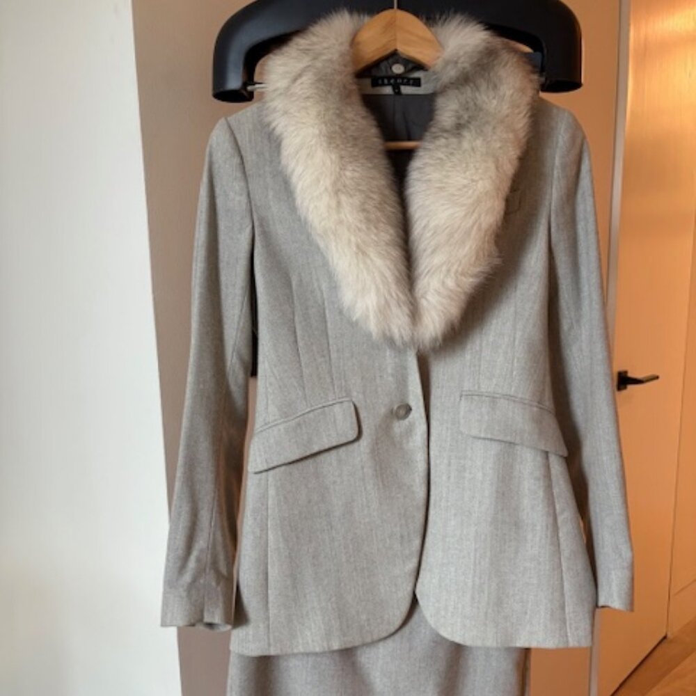 THEORY Light Gray Wool Suit Set Real Fur Collar Blazer Size 2 Skirt 0